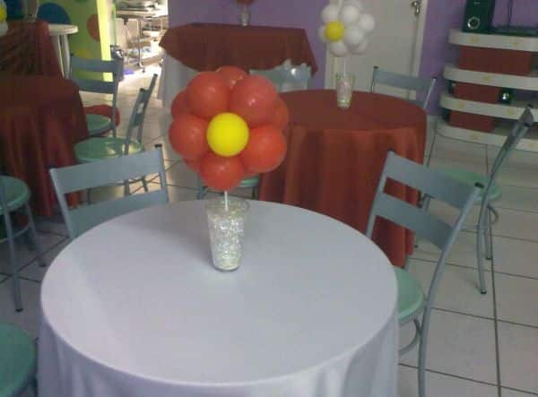 Os enfeites de mesa para festa infantil com balões podem valorizar a festa do seu filho instantaneamente (Foto: Divulgação)