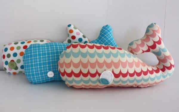 Esta simpática baleia de tecido é também muito fácil de ser feita (Foto: artesanatossempre.blogspot.com.br)
