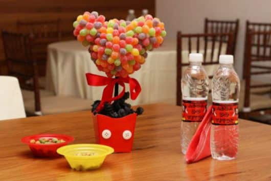 Há muitas ideias criativas de topiarias para festa infantil (Foto: party-wagon.com)