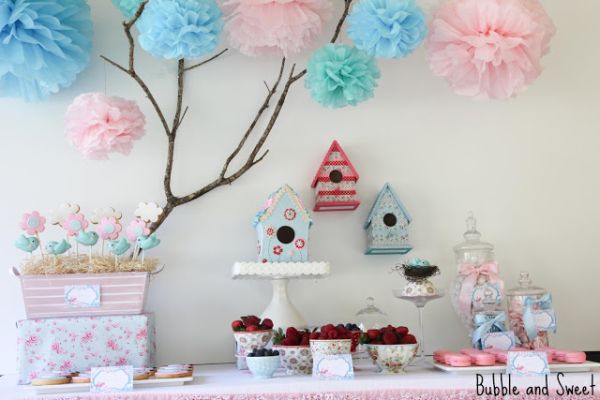 A decoração de festa infantil tema passarinhos é aposta certeira para meninos e meninos (Foto: mummyslittledreams.com)         