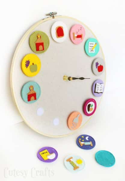 Este relógio de parede infantil pode ter os desenhos que você quiser (Foto: cutesycrafts.com)