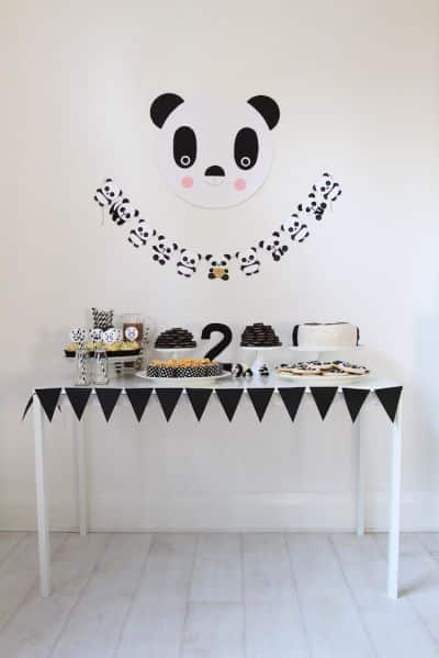 Decoração de festa infantil tema urso panda é fofa e pode ser fácil de ser conseguida (Foto: karaspartyideas.com)