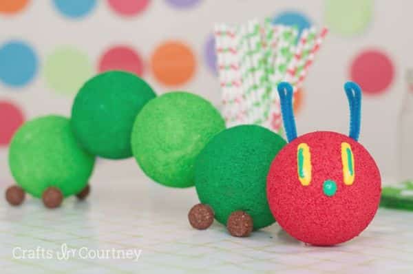 Esta peça de decoração de festa infantil com isopor pode ter as cores que você quiser (Foto: craftsbycourtney.com)