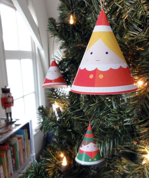 Aposte em cones infantis para árvore de Natal para diferenciar o seu espaço no final do ano (Foto: studiomomoki.nl)           