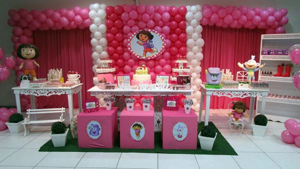 A decoração de aniversário infantil da Dora Aventureira faz a alegria de meninas descoladas (Foto: inspiresuafesta.com)                