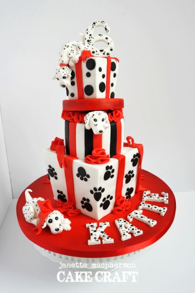 Há lindas e muitas ideias de bolos decorados para festa infantil com temas (Foto: cakecentral.com)                                   