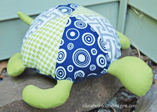 A sua criança vai ficar encantada com esta tartaruga infantil de tecido (Foto: elizabethjoandesigns.com)