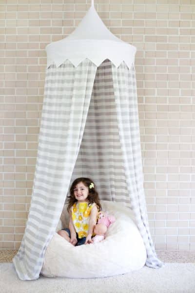 Tenda infantil de teto é linda e muito divertida (Foto: abeautifulmess.com)