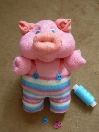 Porquinho infantil de meia é fofo e simpático (Foto: fabartdiy.com)