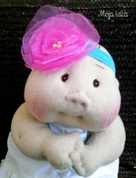 Headband infantil com rosa de organza faz sempre o maior sucesso (Foto: srebrnaagrafka.pl)