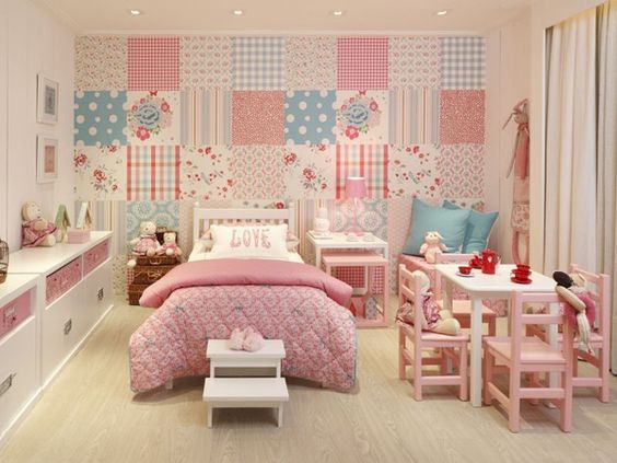 Quarto Infantil com Papel de Parede