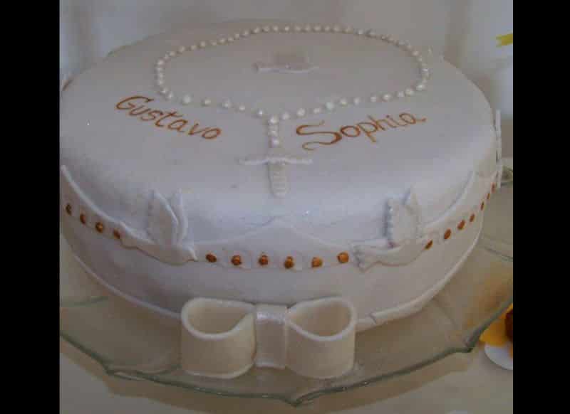 bolo para batizado dourado