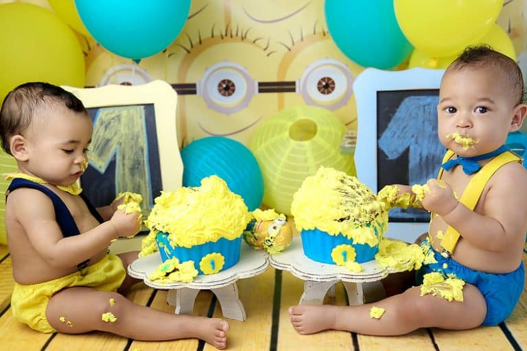 Smash the cake minions