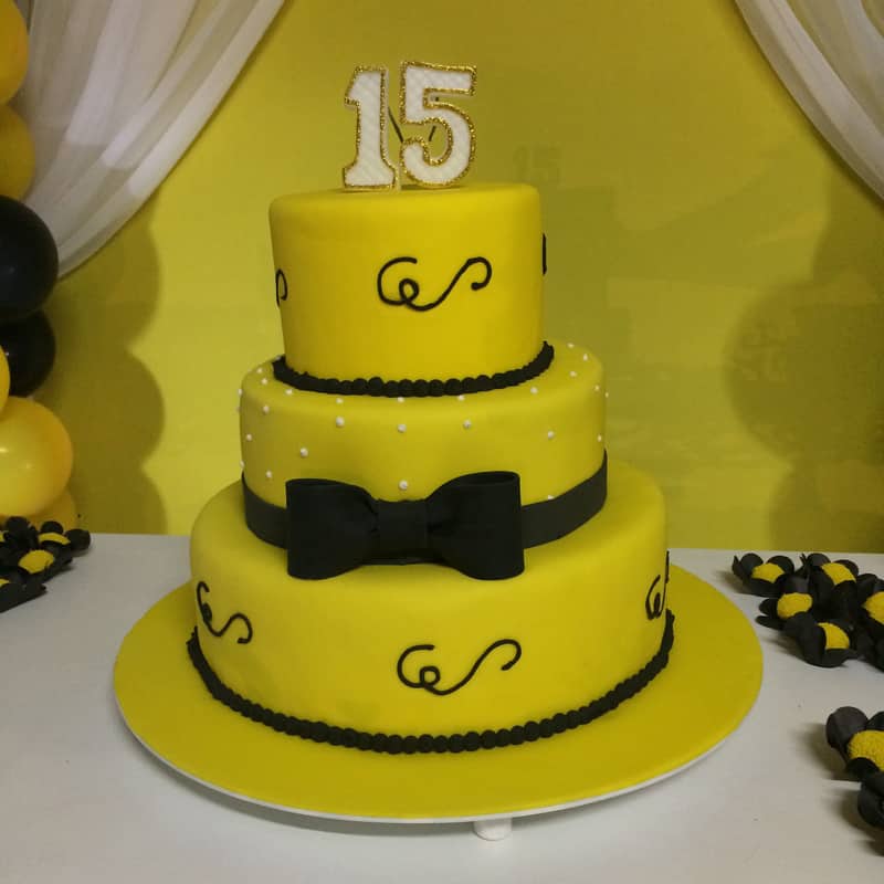 bolo 15 anos amarelo 