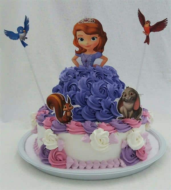 bolo da princesa sofia com chantilly #decoraçãofestainfantil  #decoraçãofesta #aniversárioinfantil #prin…