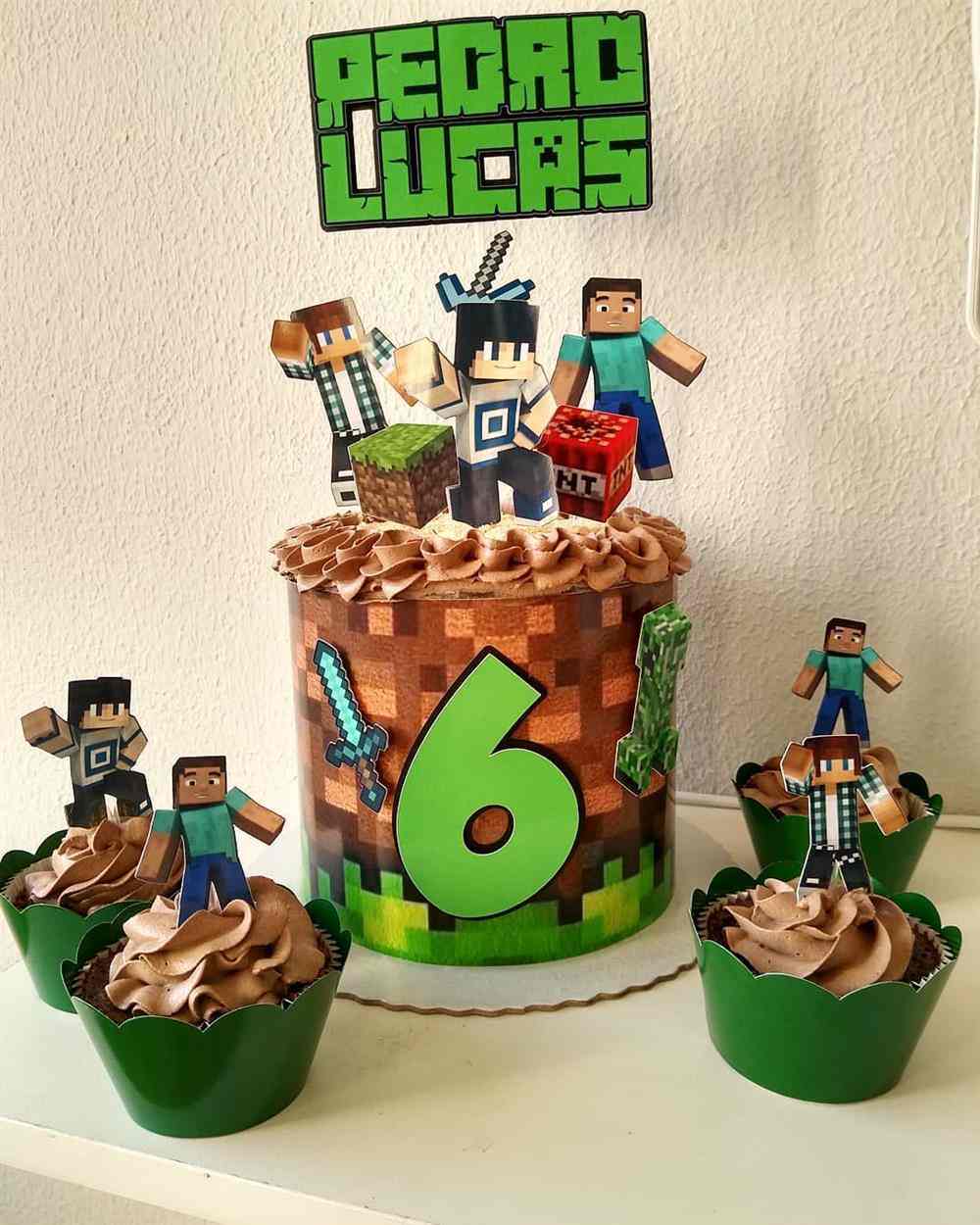 Bolo Minecraft! Decoração infantil. Serve 40 pessoas. Adriene