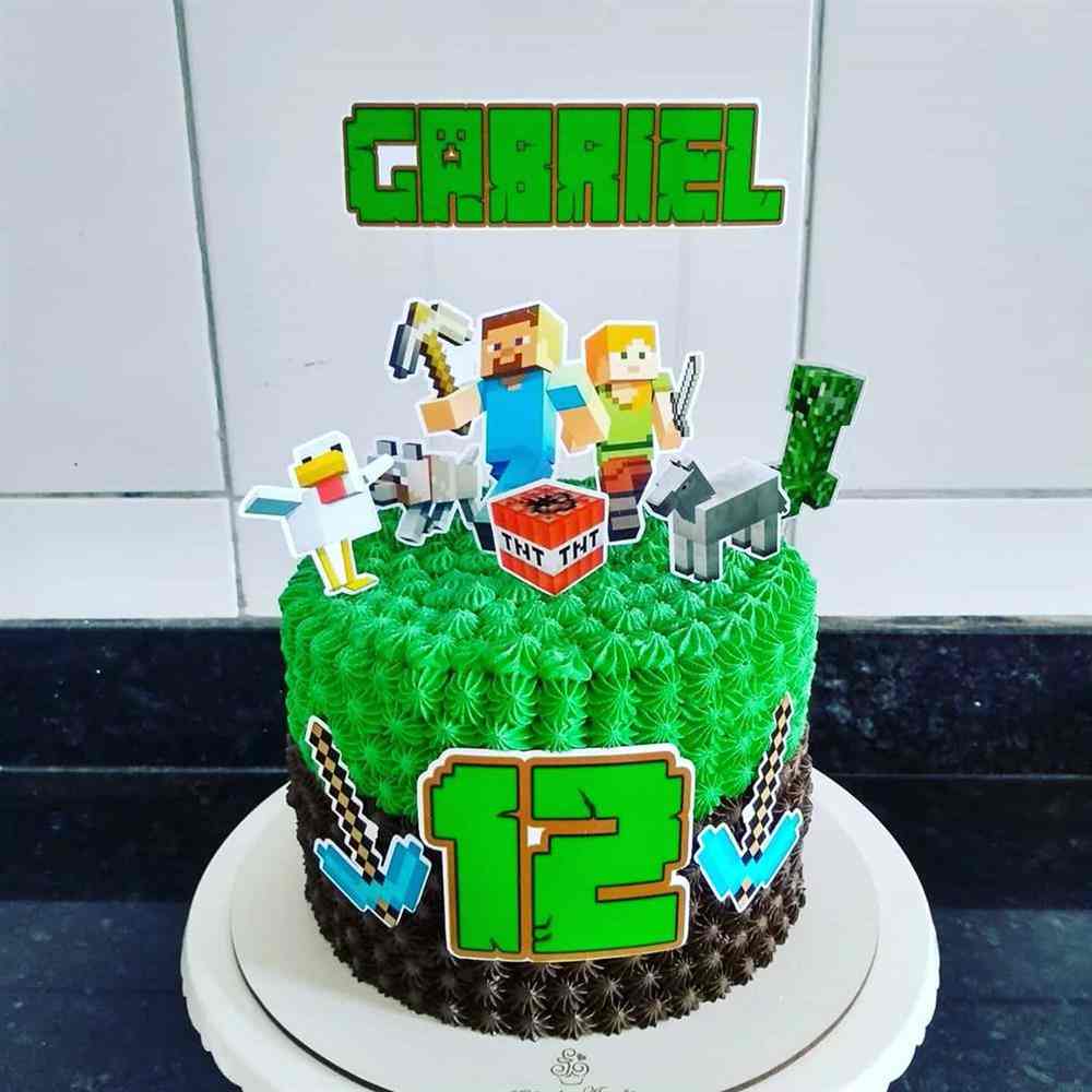 bolo minecraft simples #bolodecorado #bolominecraft #festaminecraft   Minecraft birthday cake, Easy minecraft cake, Thomas birthday cakes