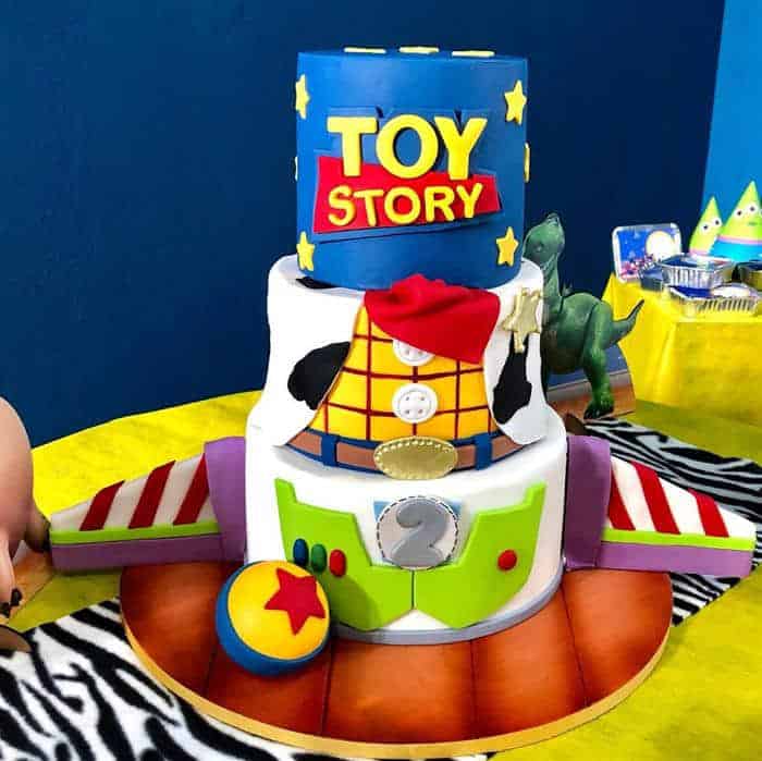 bolo do toy story feito com pasta americana