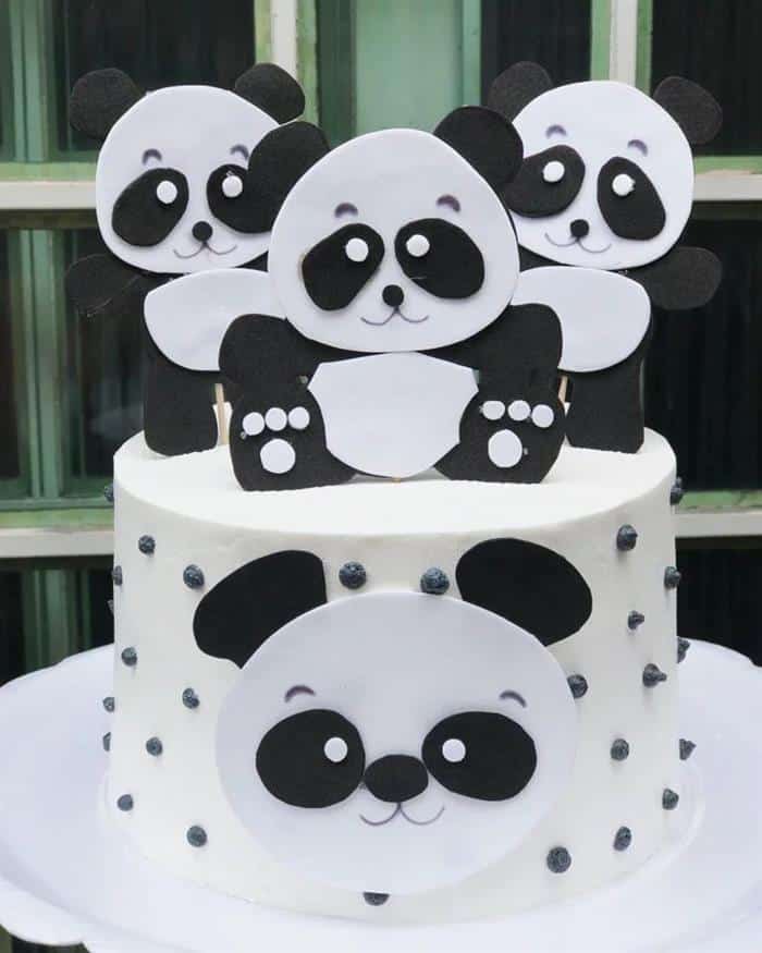 bolo do panda preto e branco