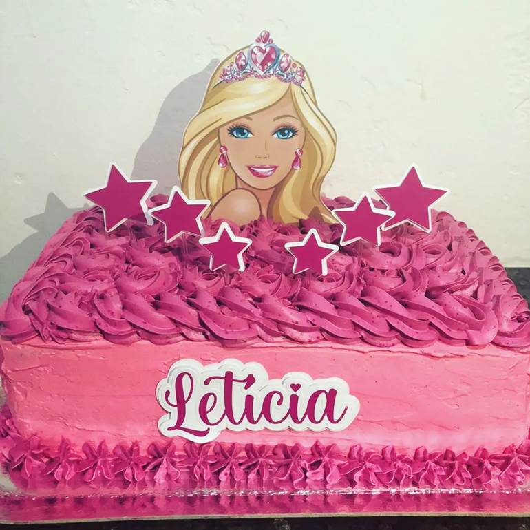 Bolo Barbie quadrado  Bolo barbie, Bolo de aniversário da barbie, Bolos de  folha de aniversário