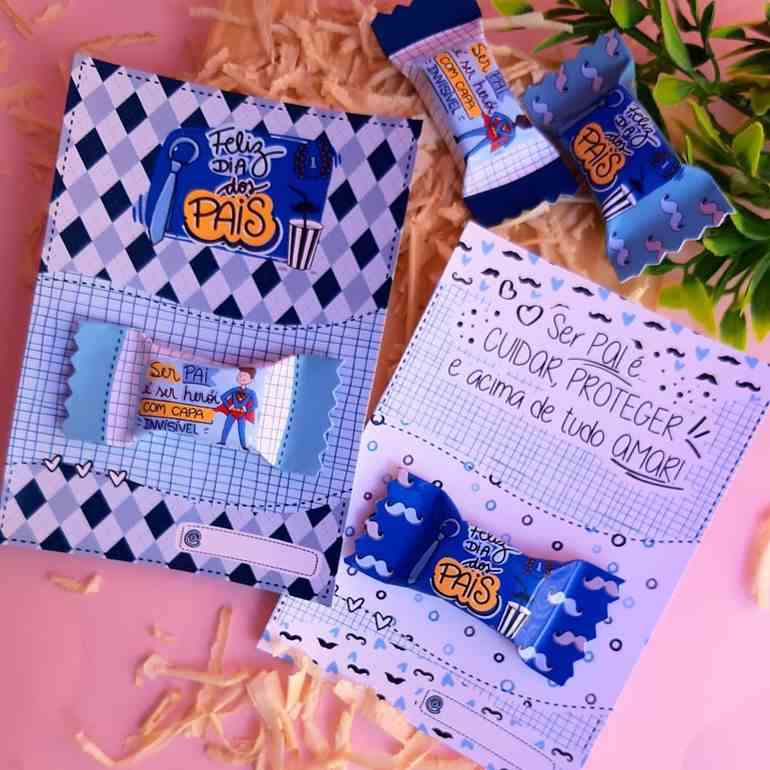 Cartão azul com doces