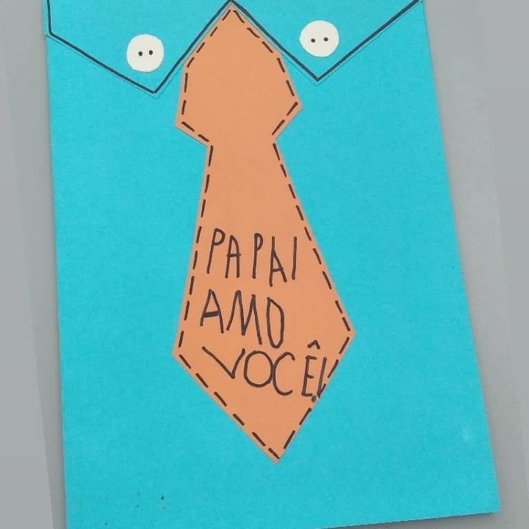 Cartão em formato de camisa educação infantil