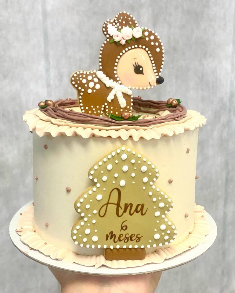 bolo decorado com rena