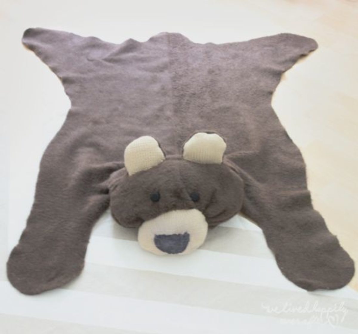 Bear own. Коврик в виде медведя. Коврик шкура медведь детский. Мягкая игрушка шкура медведя. Ковер в виде шкуры медведя детский.