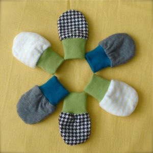 Luvas para Bebê em Tecido Passo a Passo   1