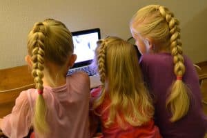 penteado com trança infantil hairstyle