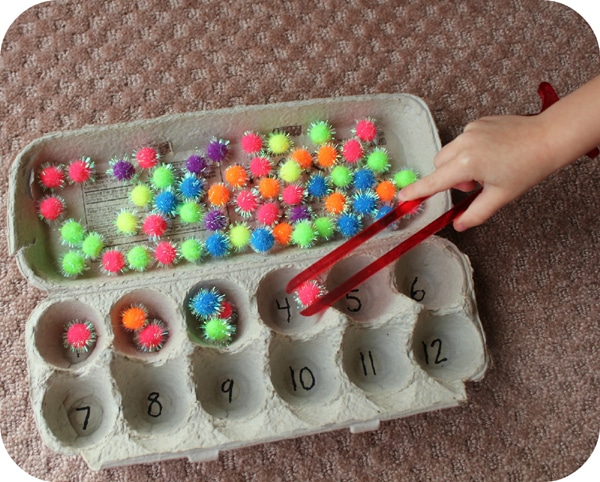 brinquedo pedagogico caixa de ovos