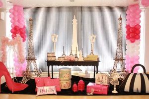 Festa de 15 Anos Simples e Moderna: Decoração, Convites festa de 15 anos paris