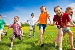 Brincadeiras de Criança: Divertidas, Antigas, em Grupo